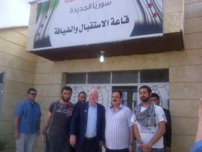 John_McCain_next_to_members_of_the_Syrian_opposition.jpg